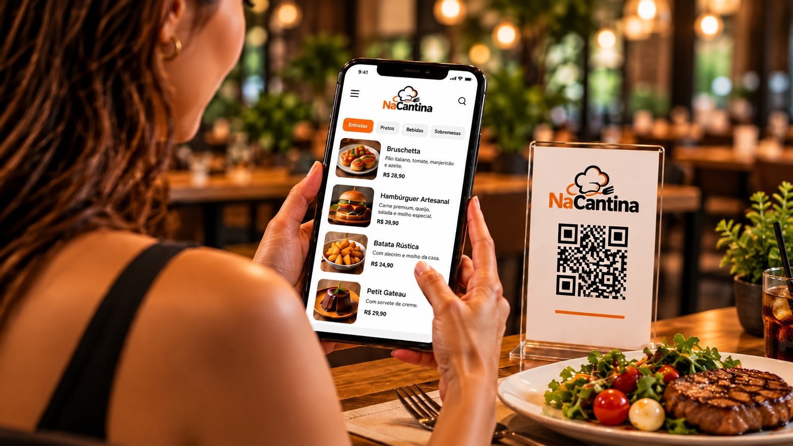 Pessoa em restaurante acessando o cardápio digital NaCantina pelo QR Code